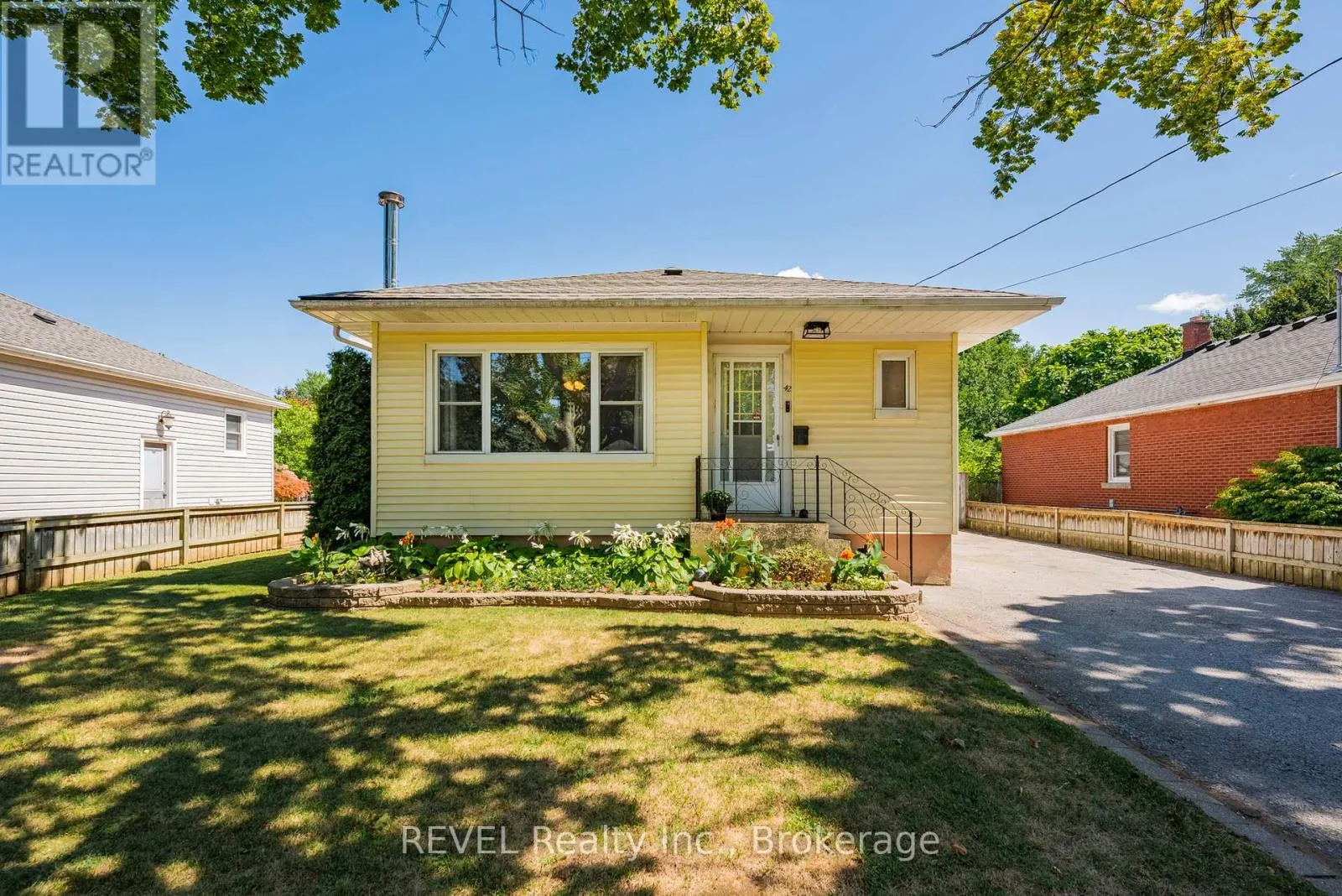 42 DUNKELD AVENUE