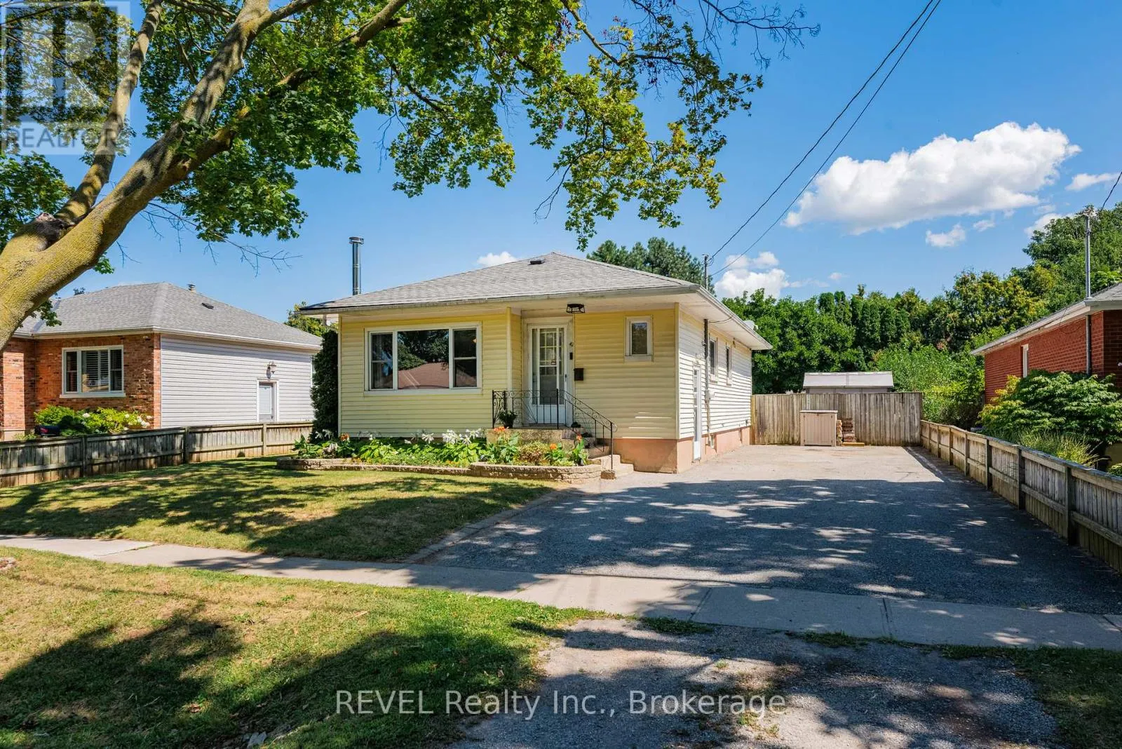 42 DUNKELD AVENUE