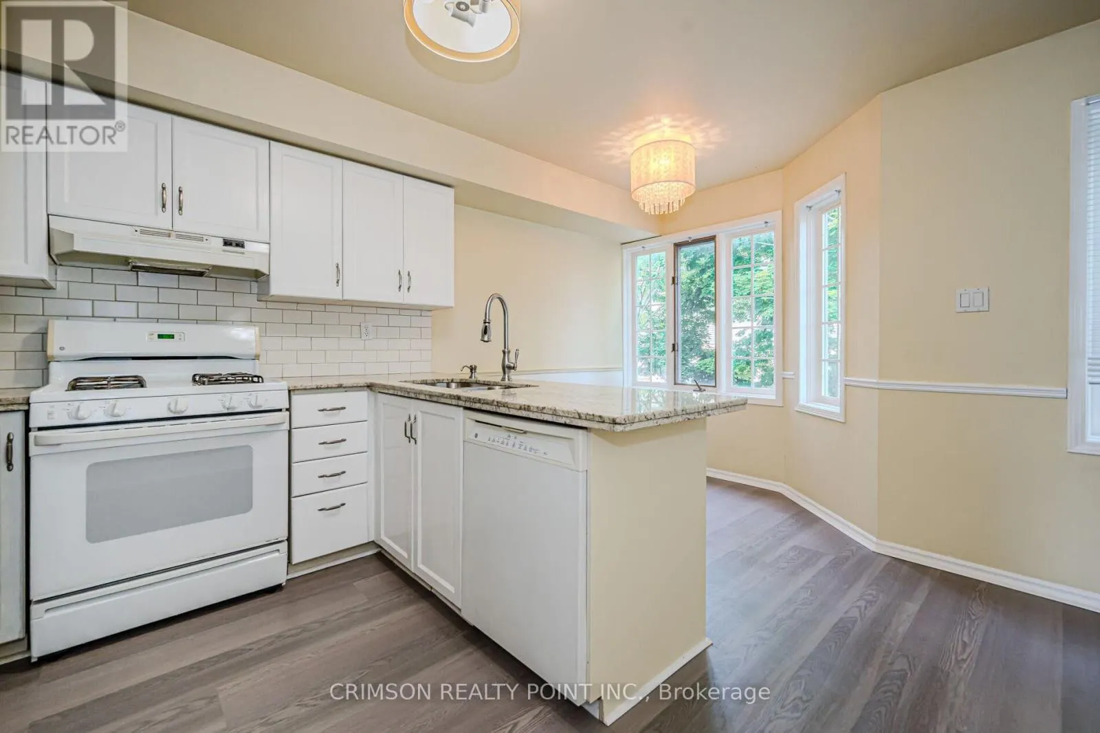 7 - 266 LIMERIDGE ROAD E