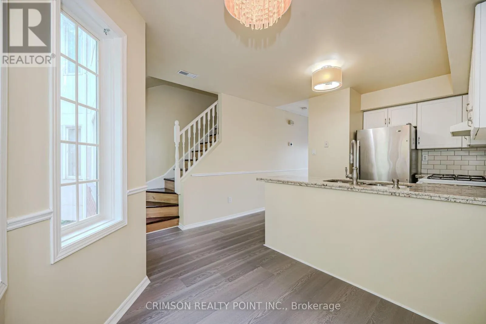 7 - 266 LIMERIDGE ROAD E