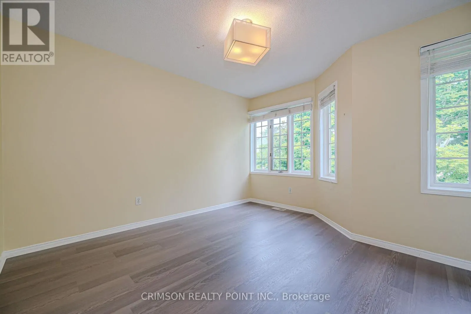 7 - 266 LIMERIDGE ROAD E