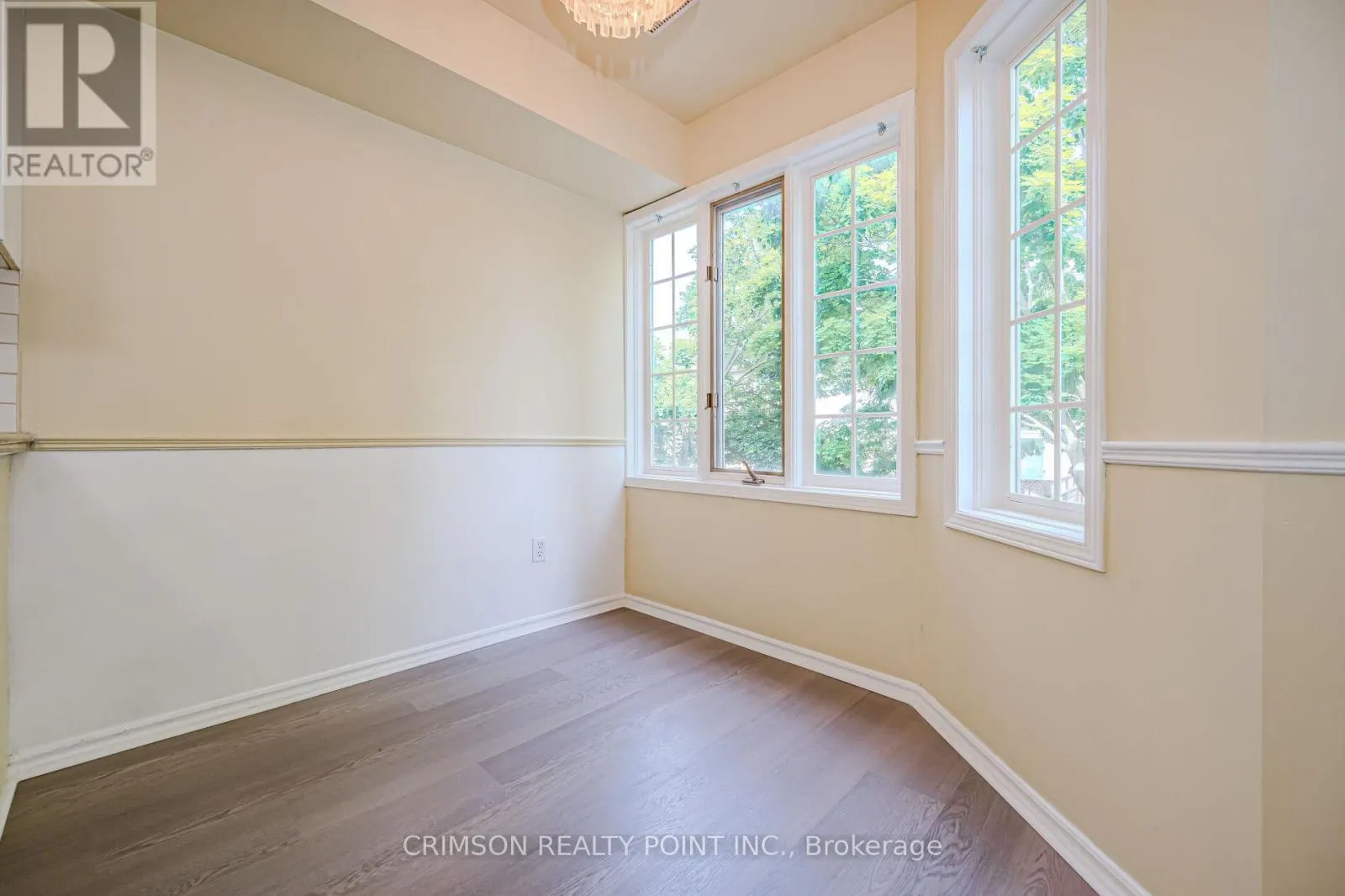 7 - 266 LIMERIDGE ROAD E