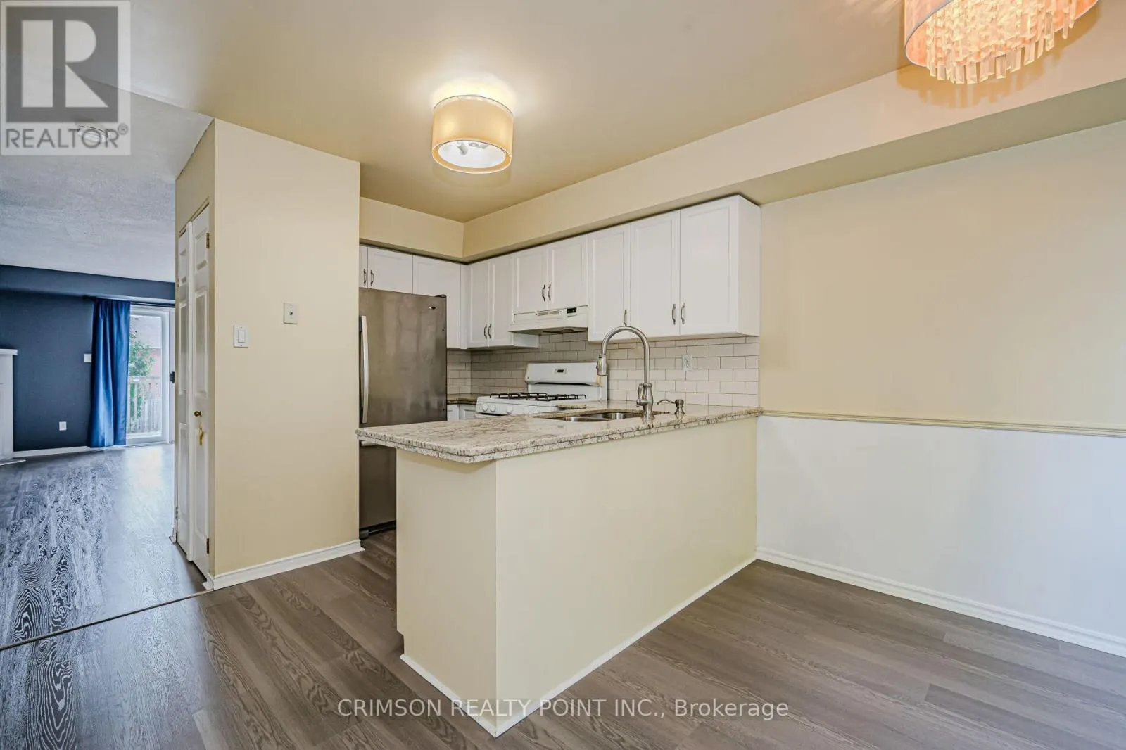 7 - 266 LIMERIDGE ROAD E
