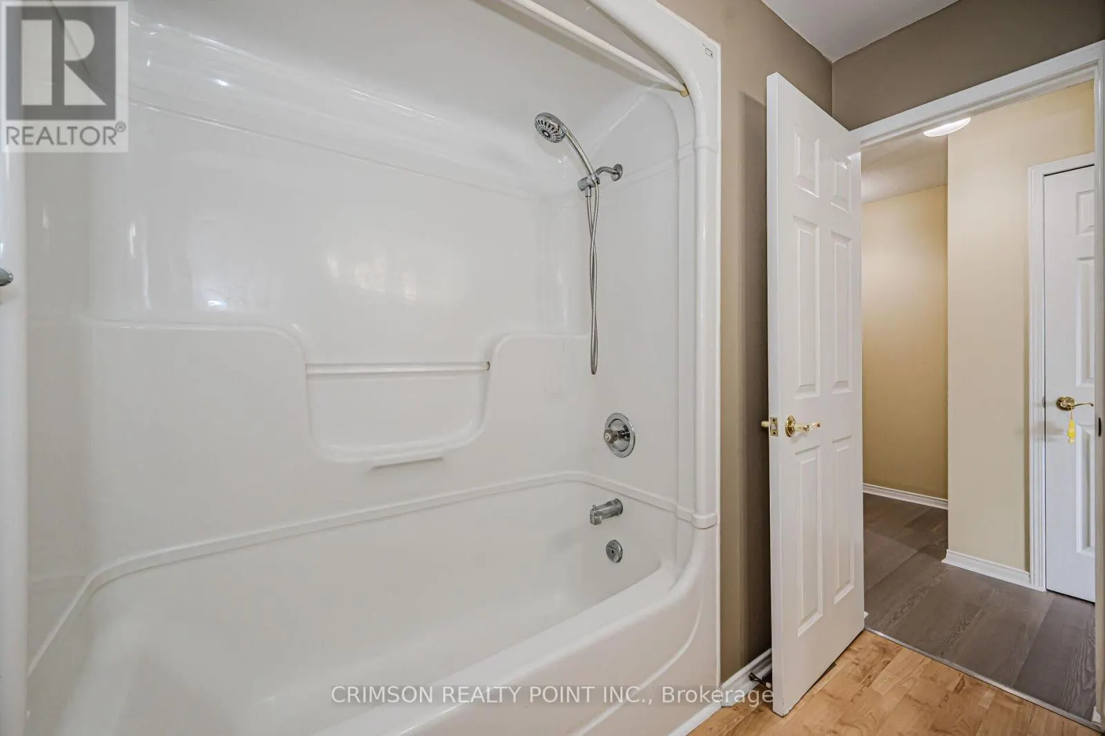 7 - 266 LIMERIDGE ROAD E