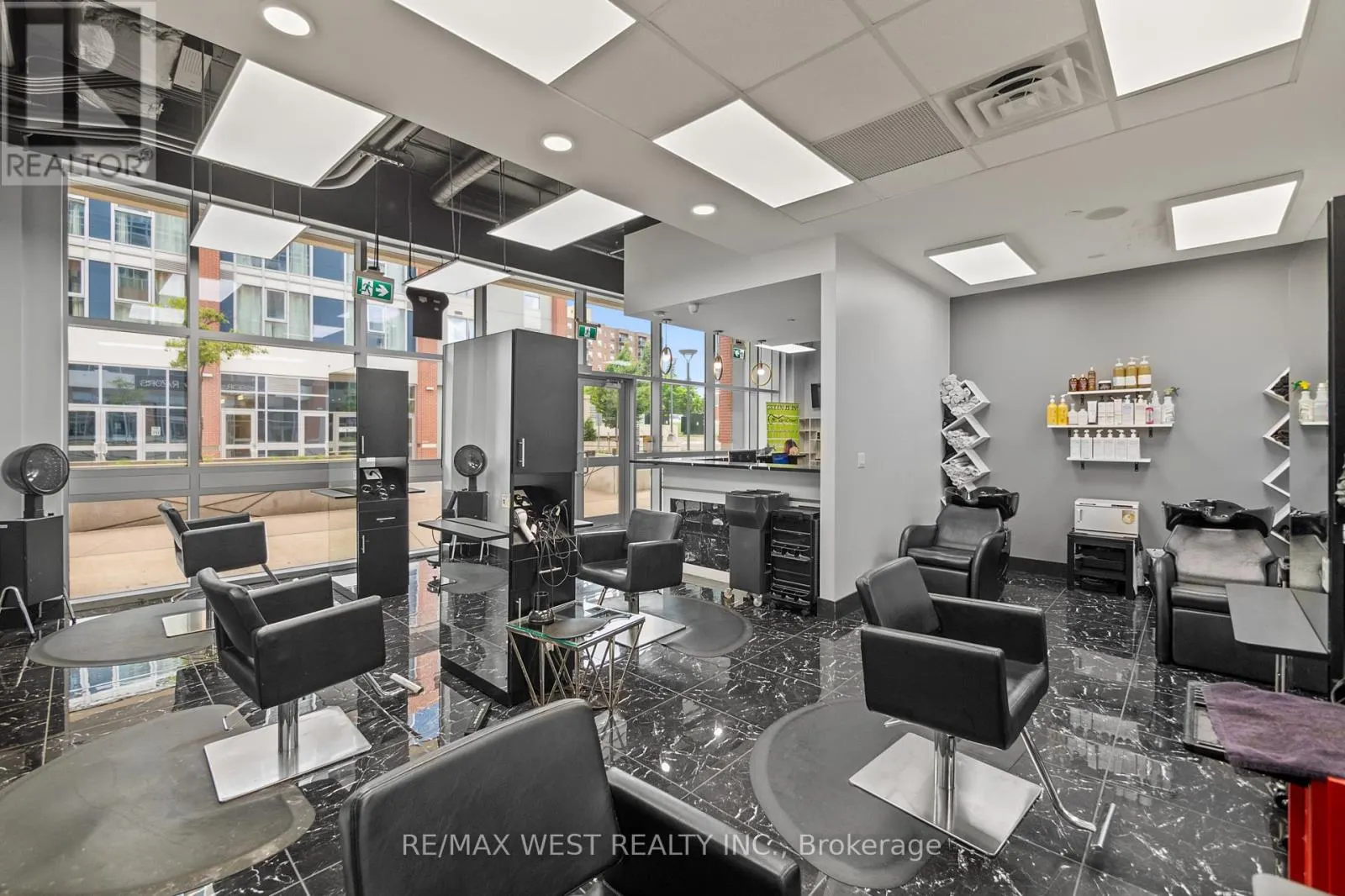 211-213 - 130 COLUMBIA ST W STREET