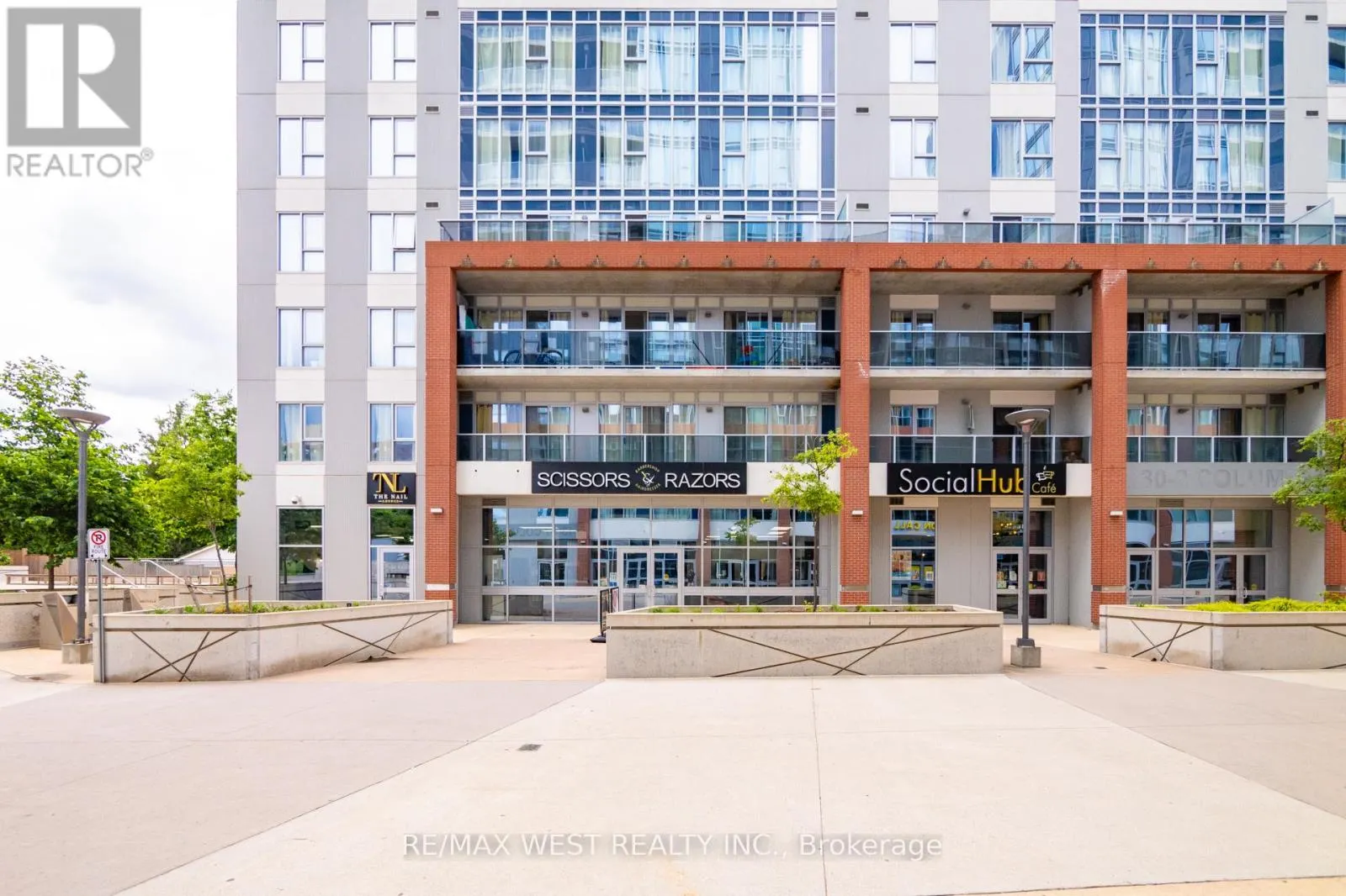 211-213 - 130 COLUMBIA ST W STREET