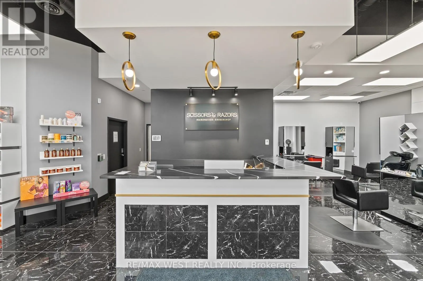 211-213 - 130 COLUMBIA ST W STREET