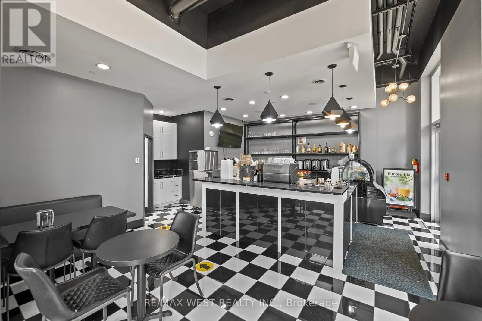 211-213 - 130 COLUMBIA ST W STREET
