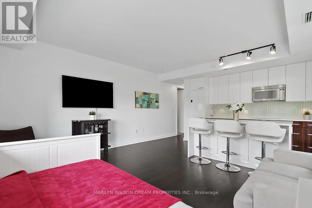 1101 - 111 CHAMPAGNE AVENUE S