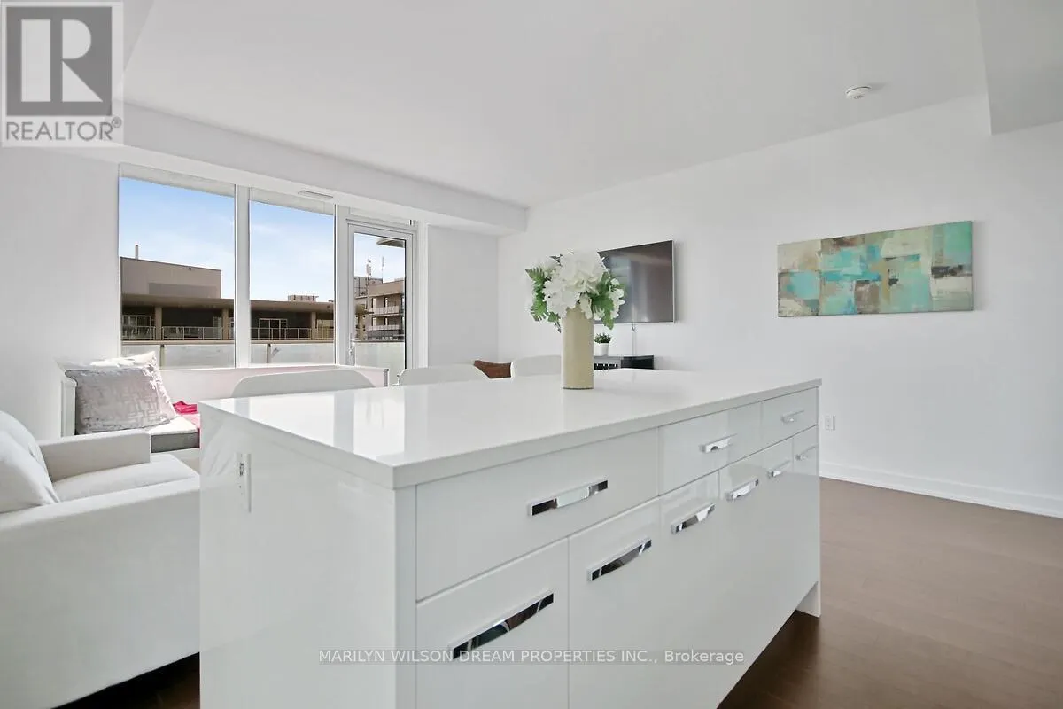 1101 - 111 CHAMPAGNE AVENUE S