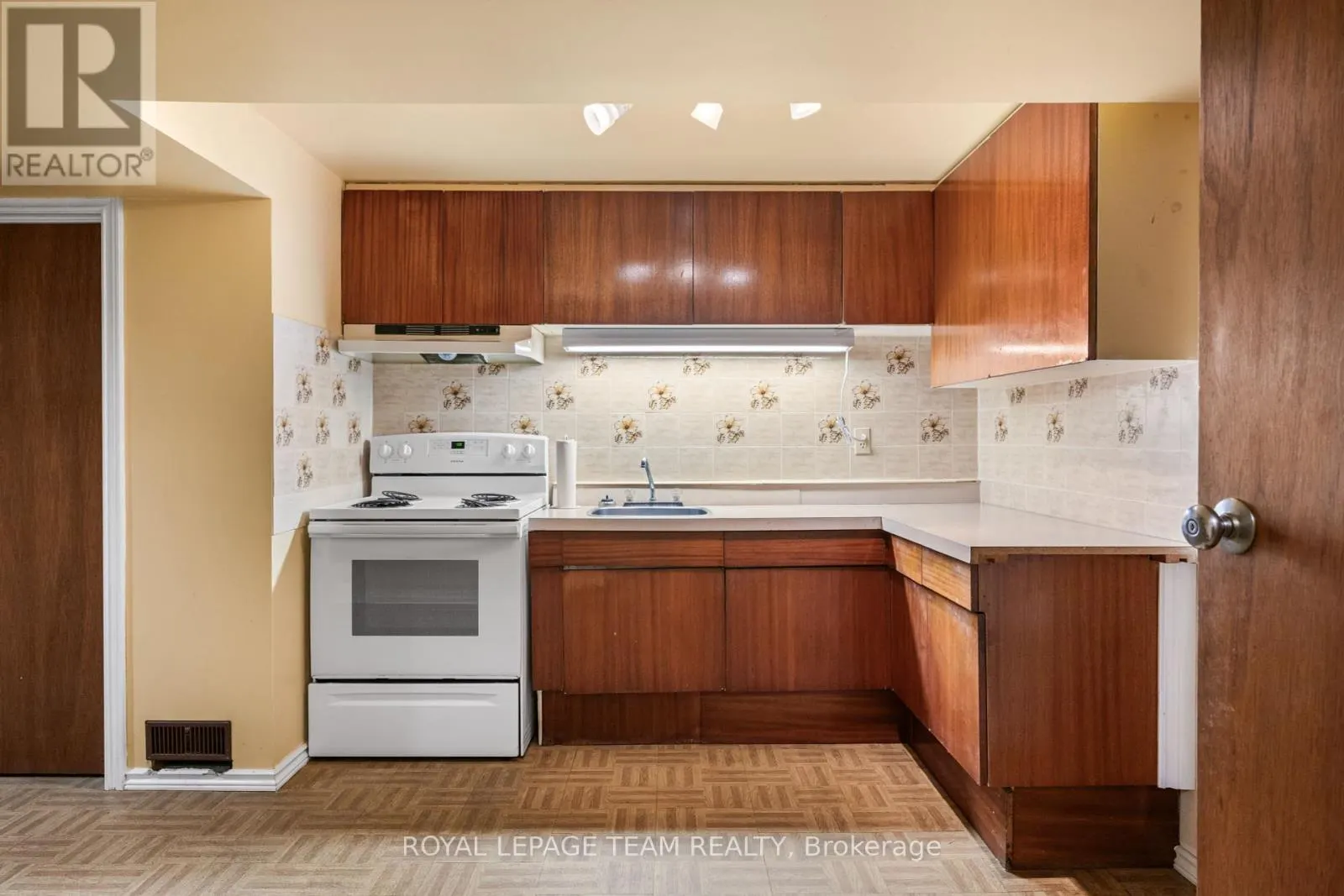 5 SPRING GARDEN AVENUE