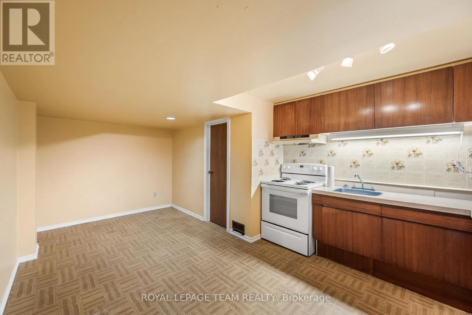5 SPRING GARDEN AVENUE