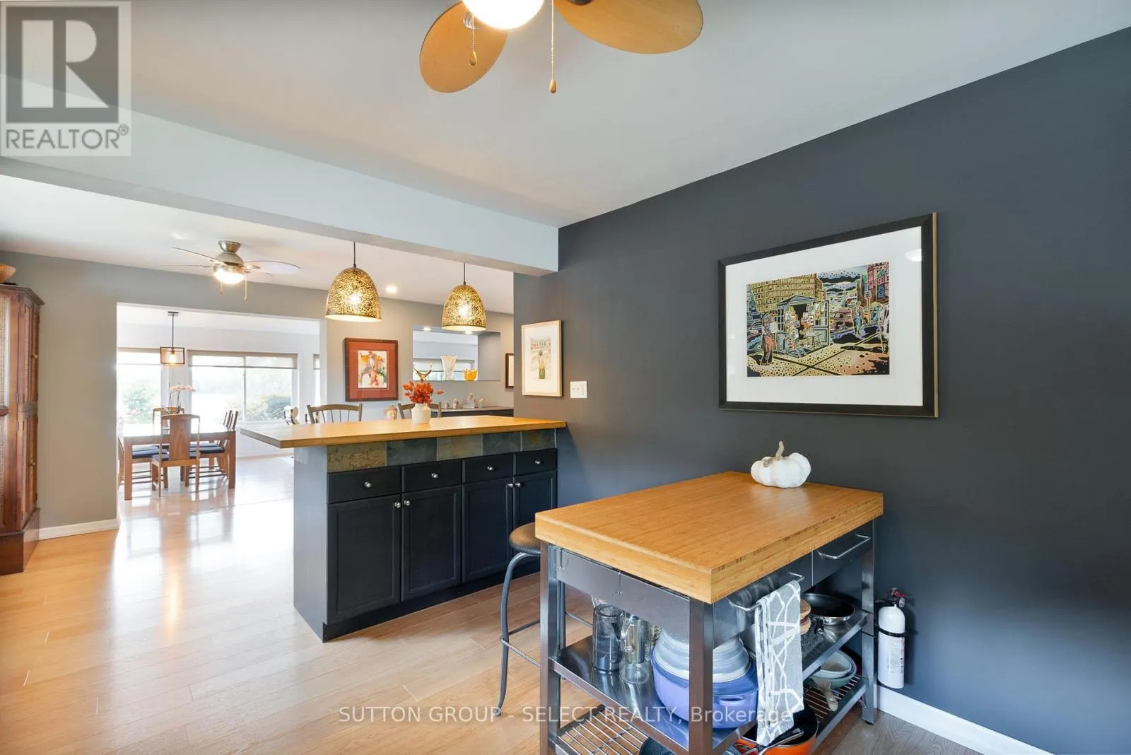 20979 LAKESIDE DRIVE