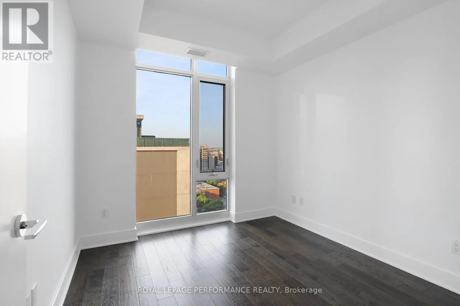 1603 - 255 BAY STREET