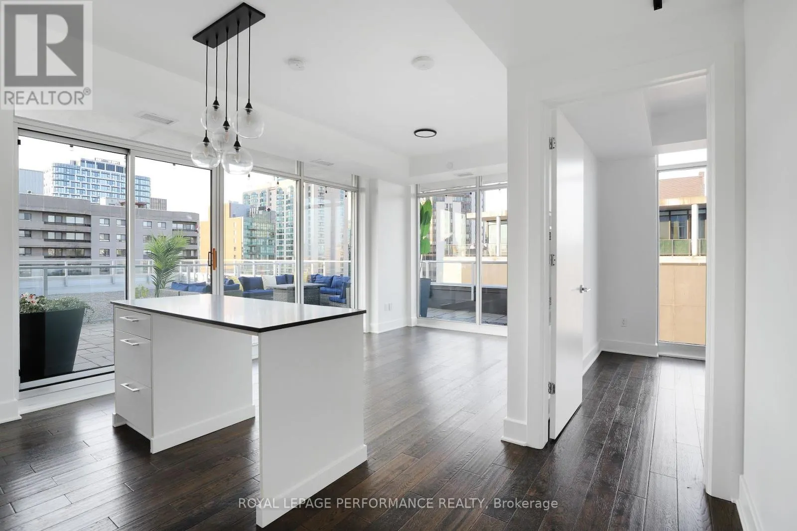 1603 - 255 BAY STREET