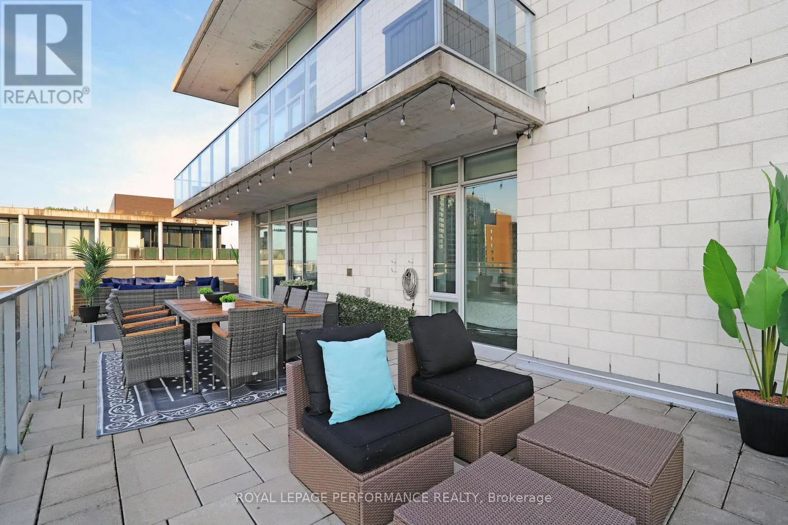 1603 - 255 BAY STREET