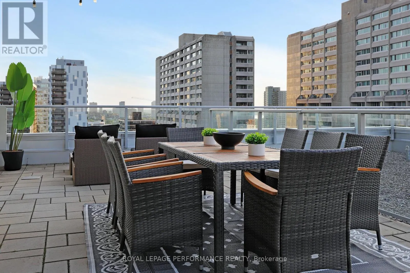 1603 - 255 BAY STREET