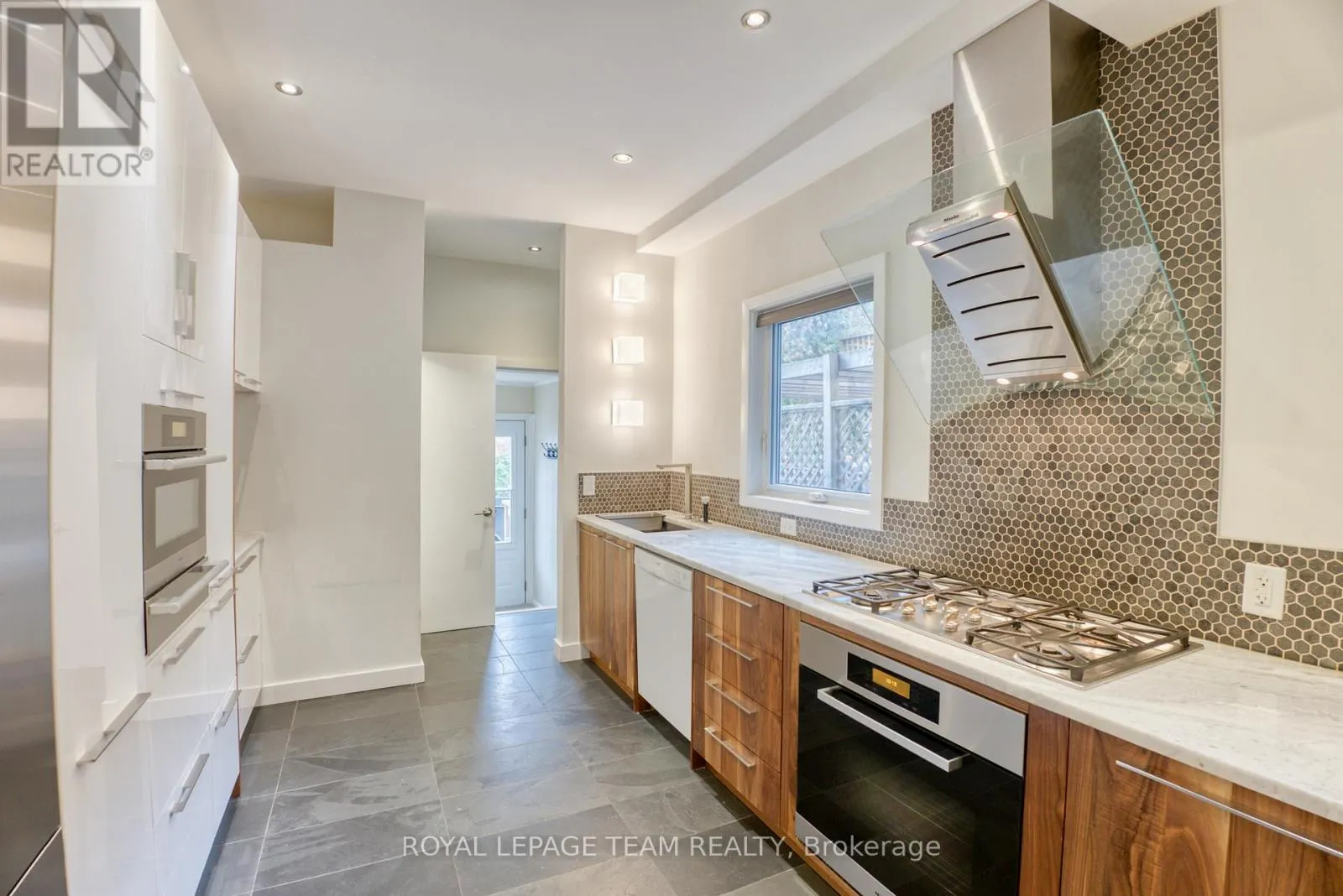 87 GUIGUES AVENUE