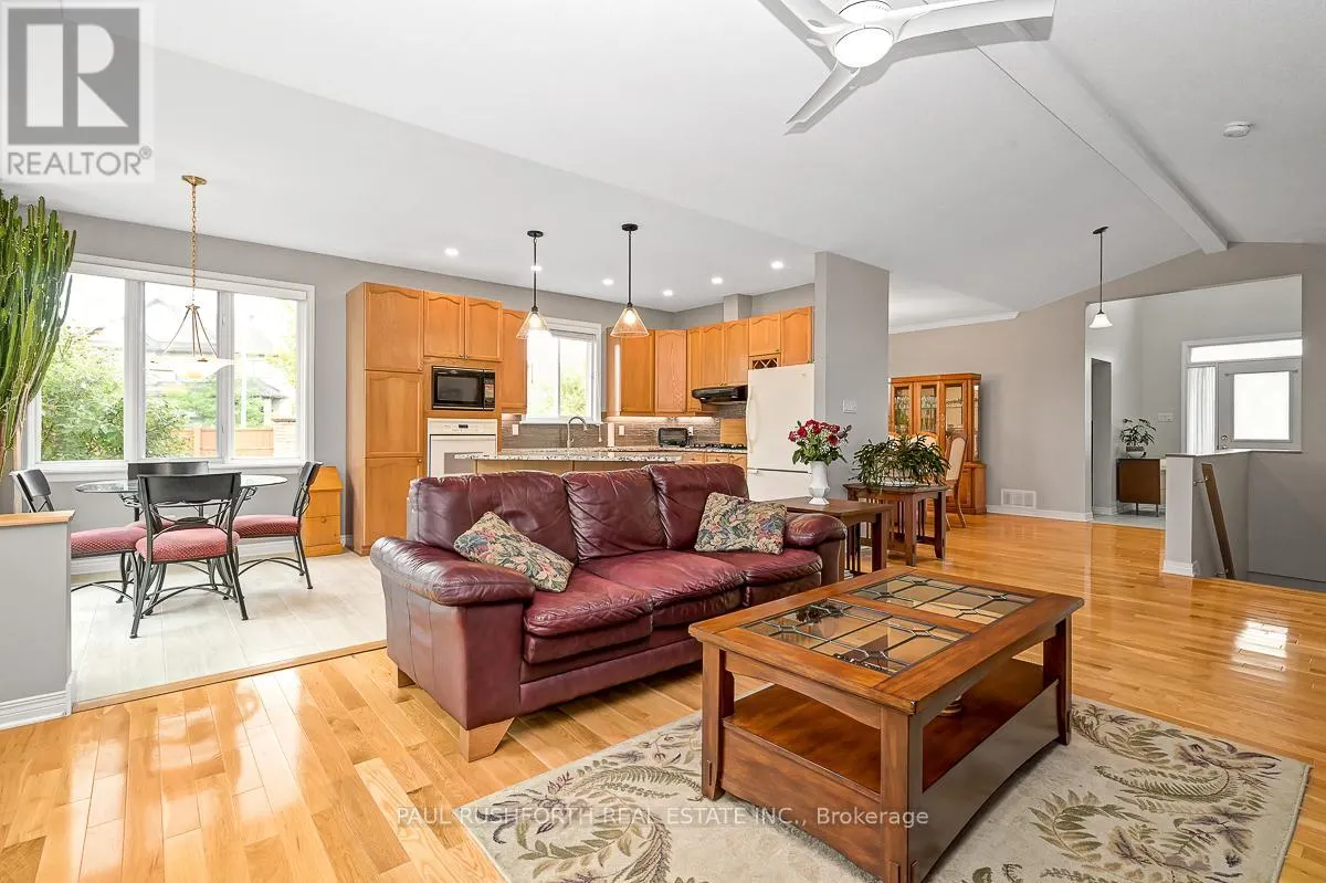 48 GREENHAVEN CRESCENT