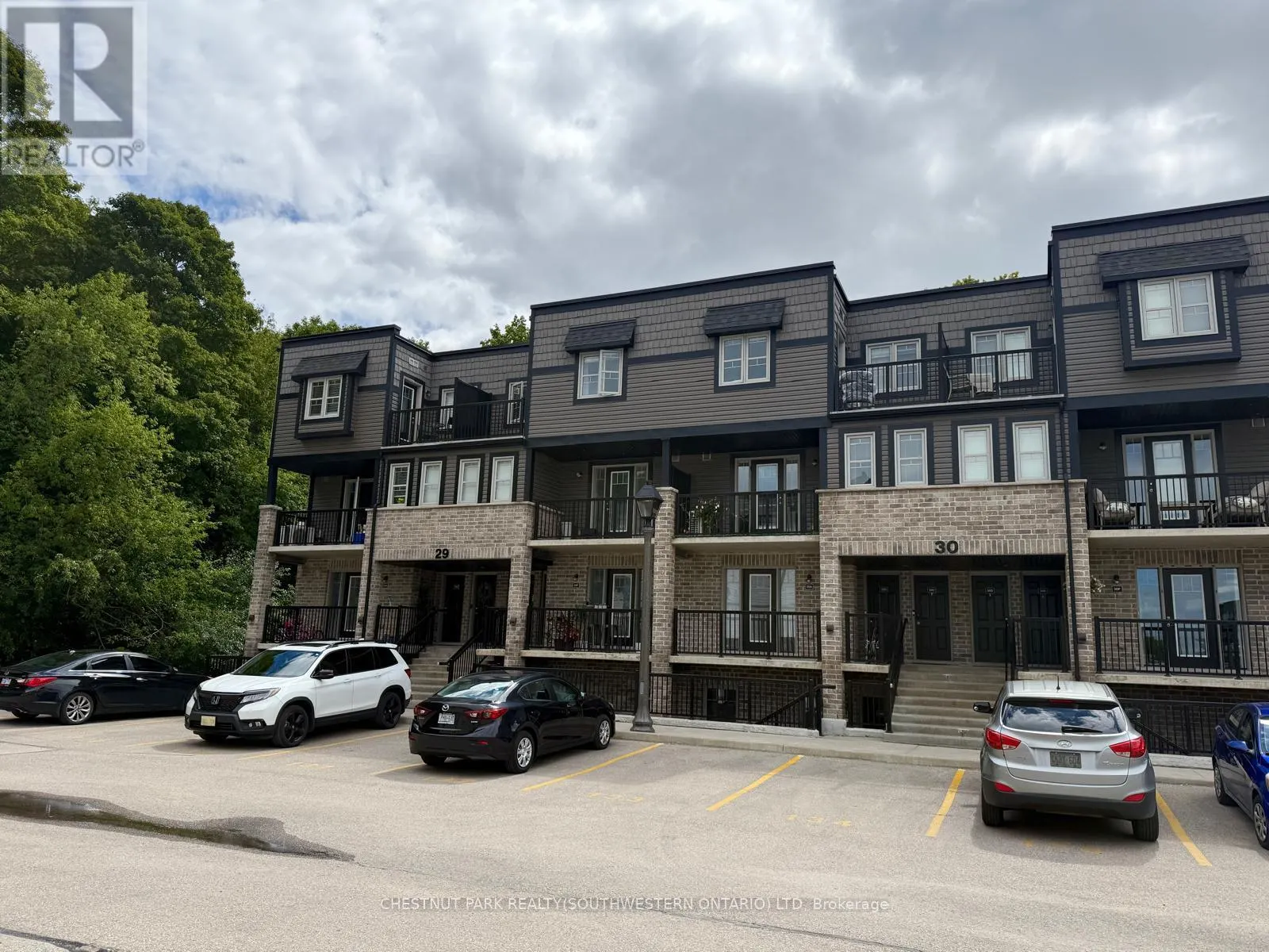 30F - 1989 OTTAWA STREET S