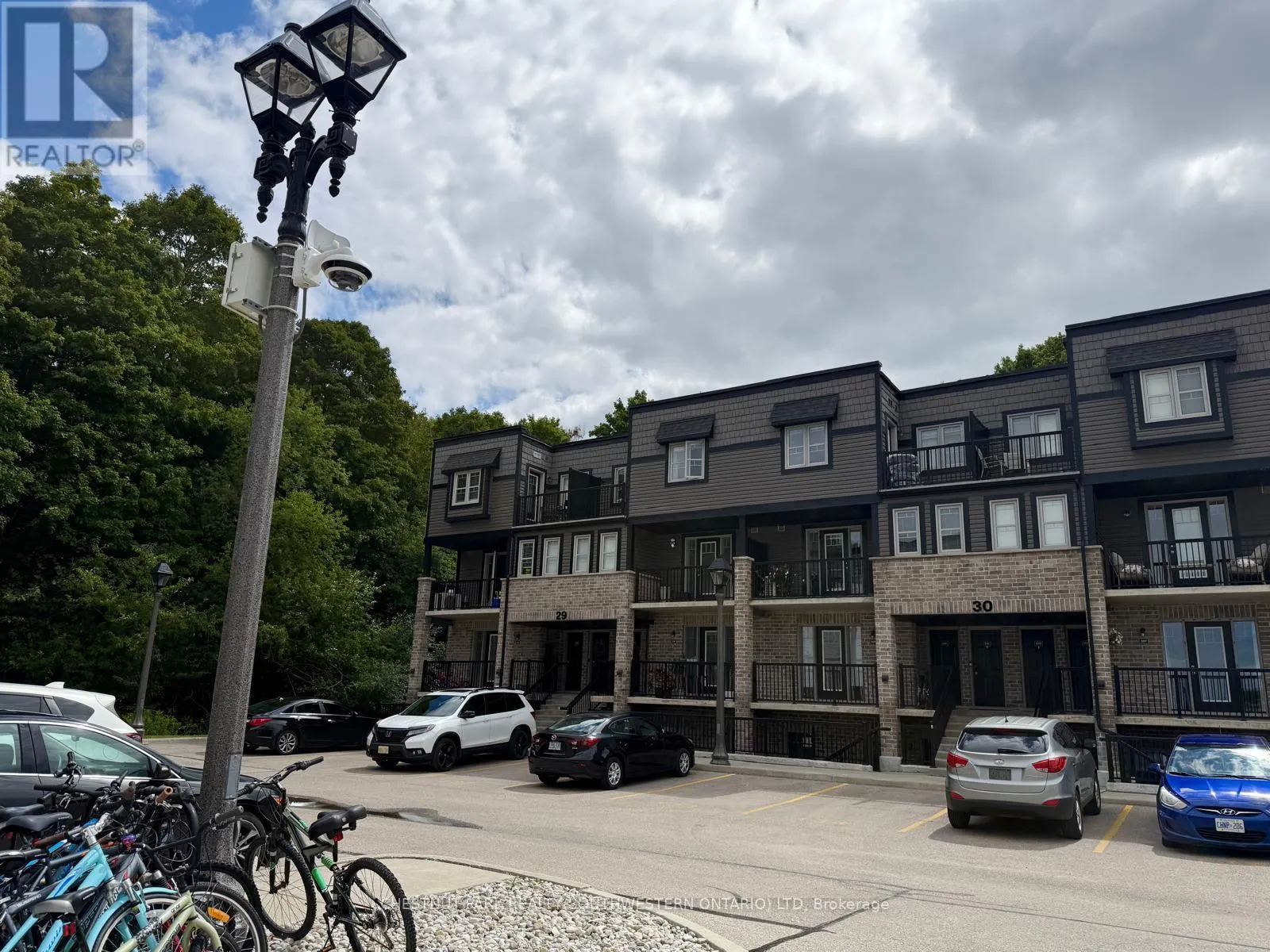 30F - 1989 OTTAWA STREET S
