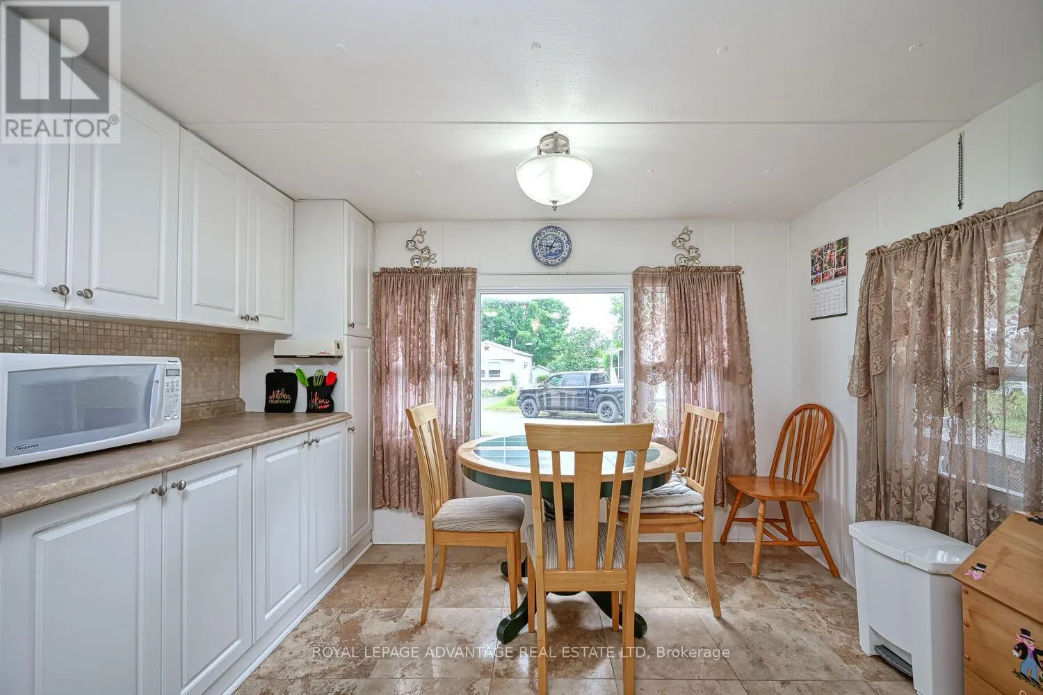 8 BRIDLE PATH N