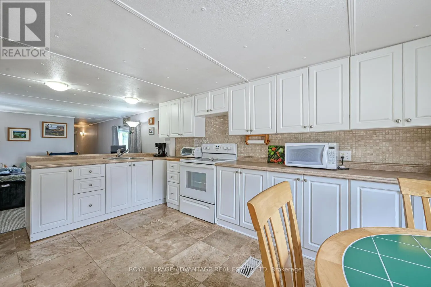 8 BRIDLE PATH N