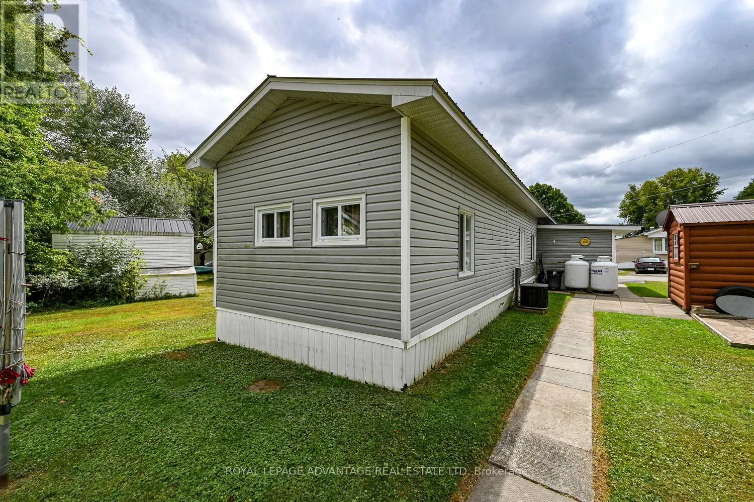 8 BRIDLE PATH N