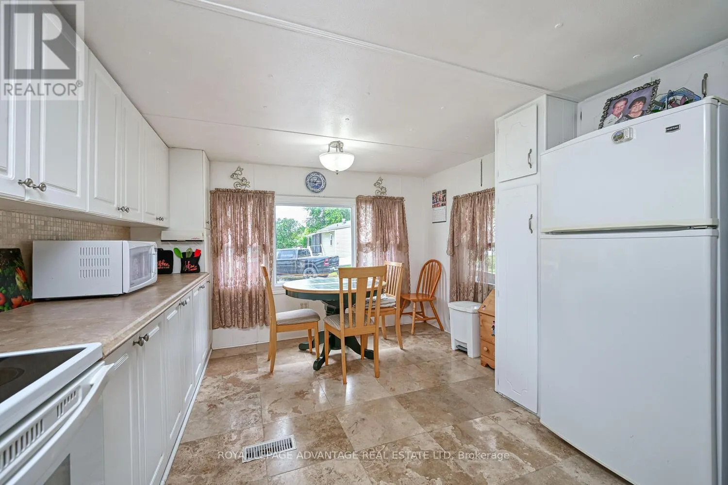 8 BRIDLE PATH N