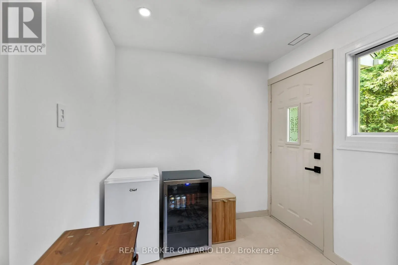 660 BAYVIEW DRIVE