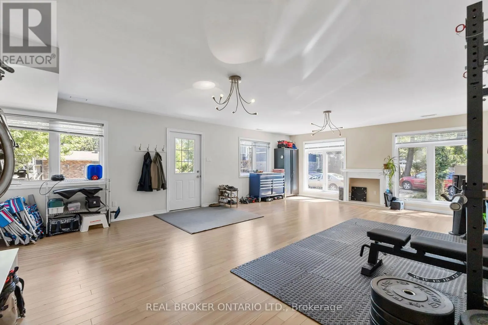 660 BAYVIEW DRIVE