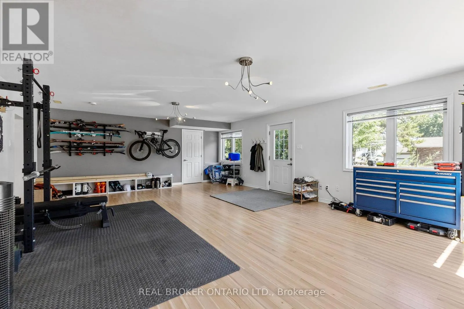660 BAYVIEW DRIVE