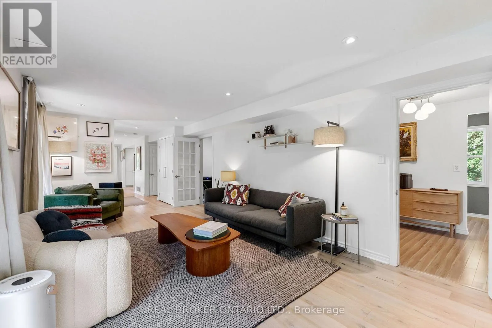 660 BAYVIEW DRIVE