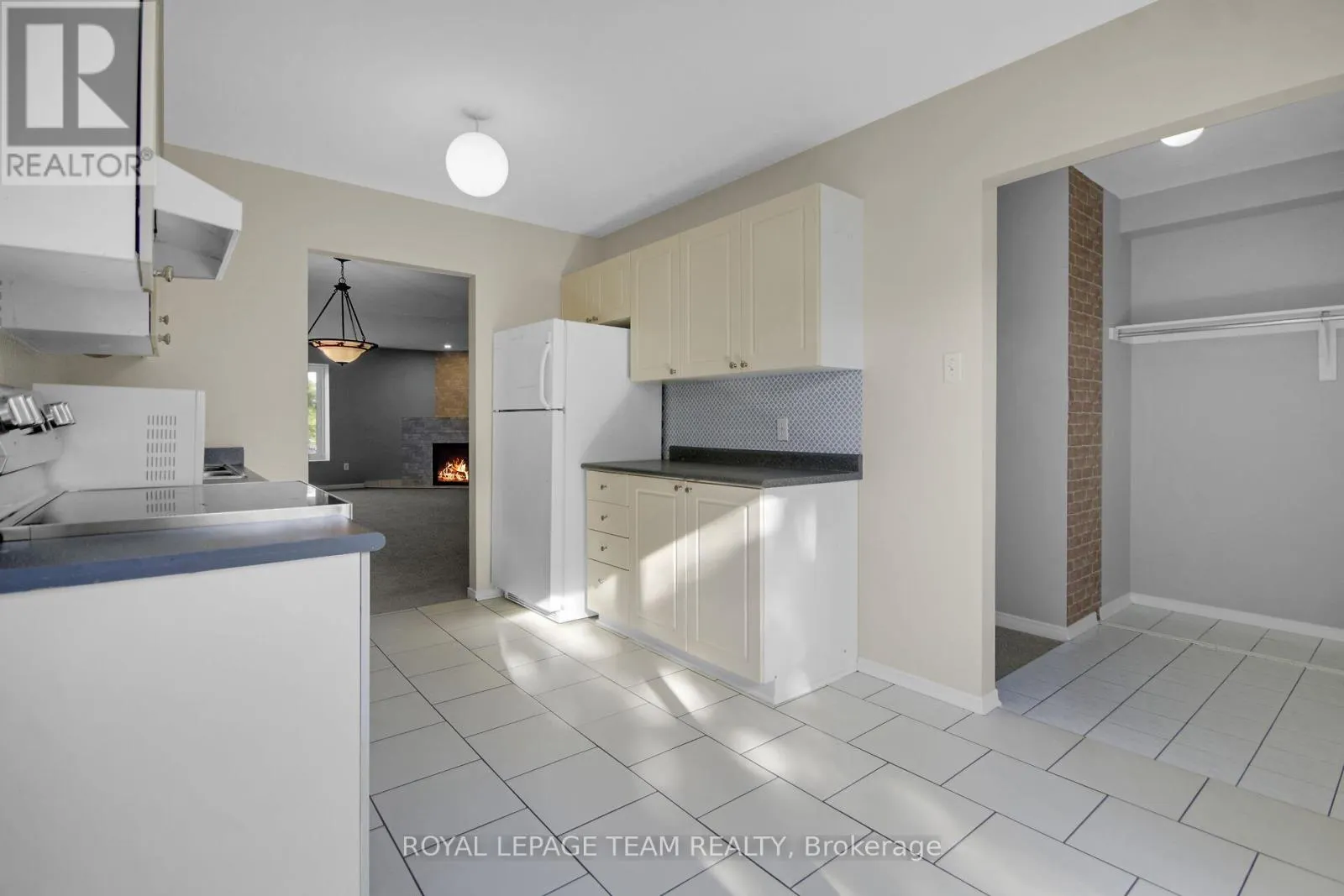 89 THORNBURY CRESCENT