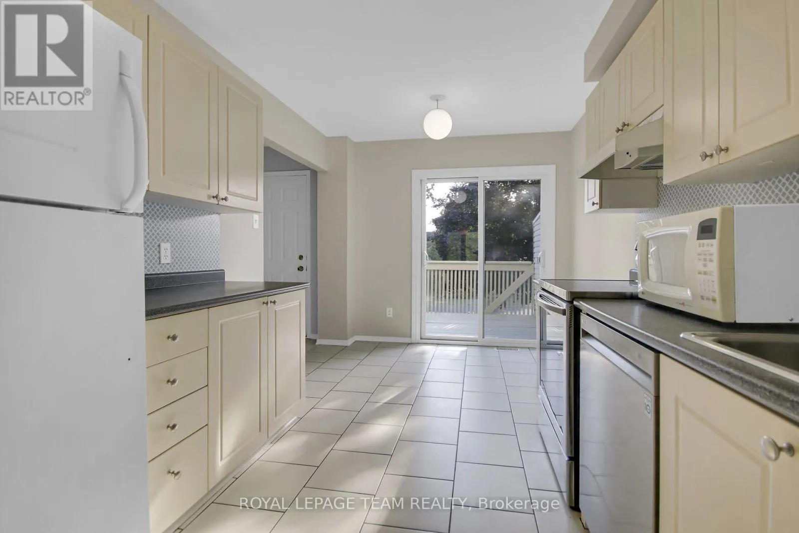 89 THORNBURY CRESCENT