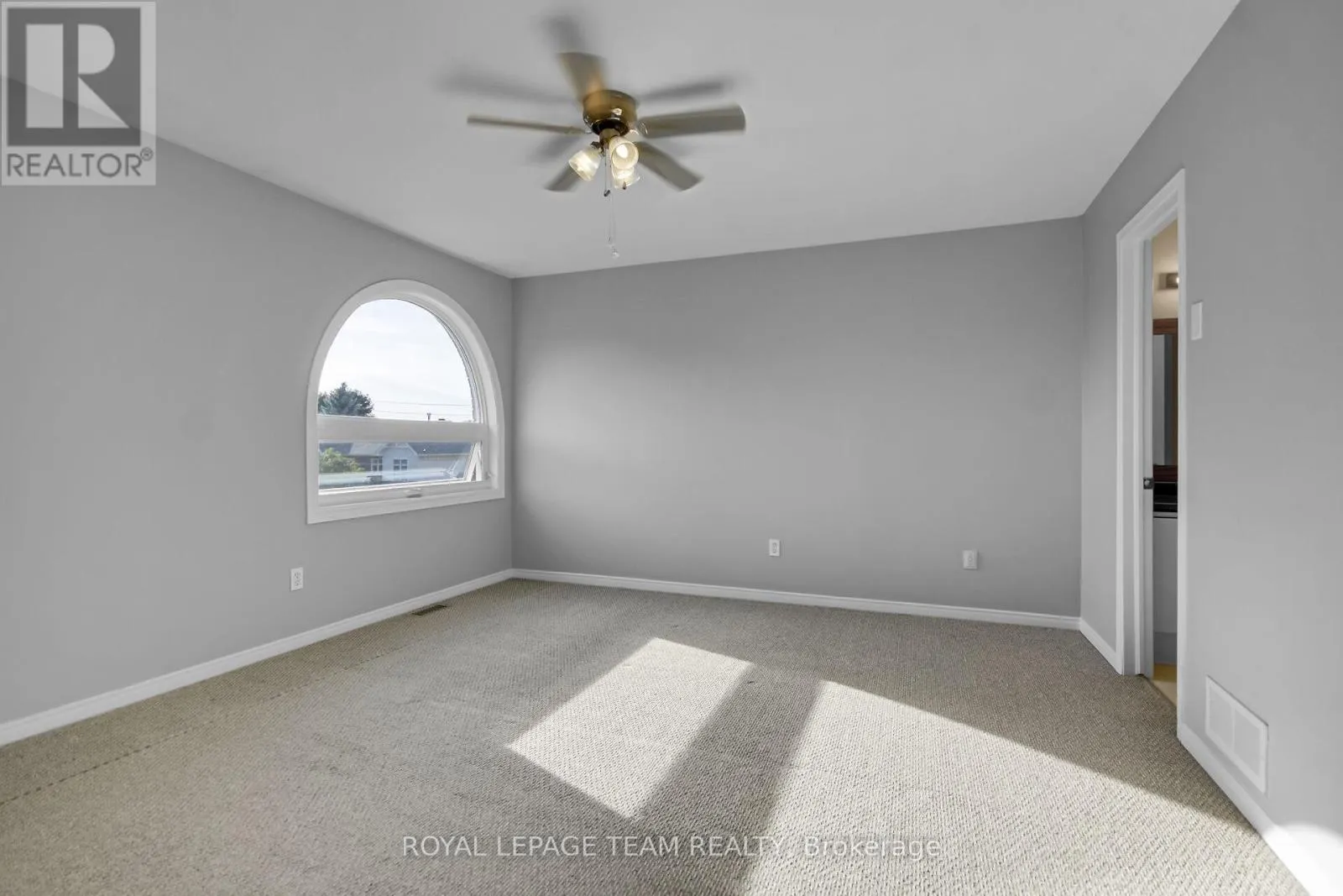 89 THORNBURY CRESCENT
