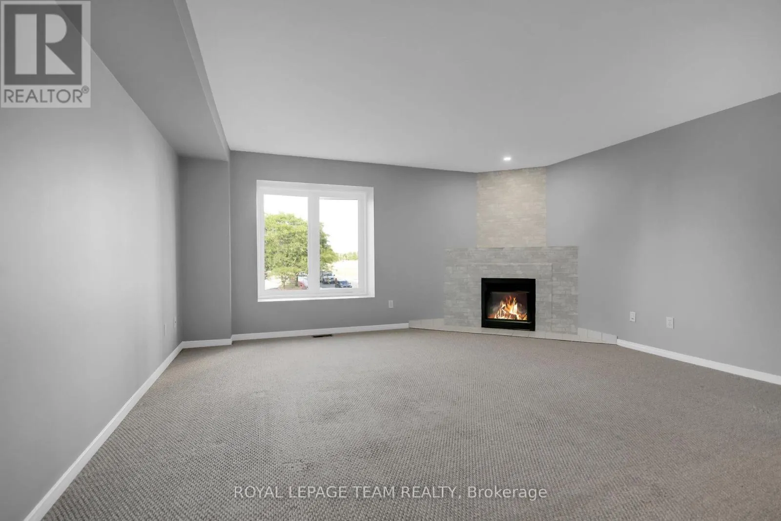 89 THORNBURY CRESCENT