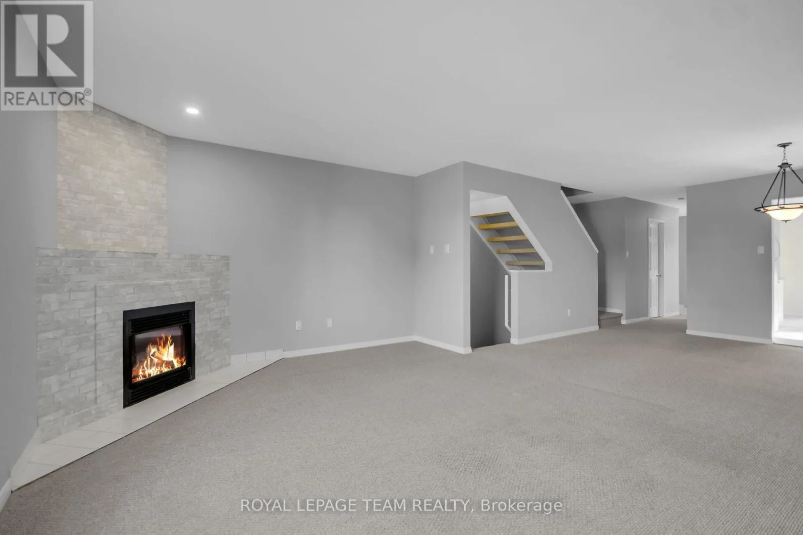 89 THORNBURY CRESCENT