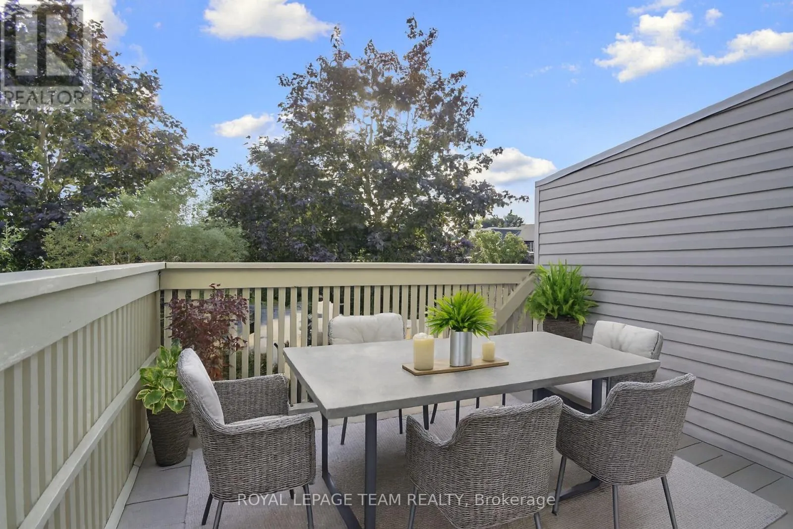 89 THORNBURY CRESCENT