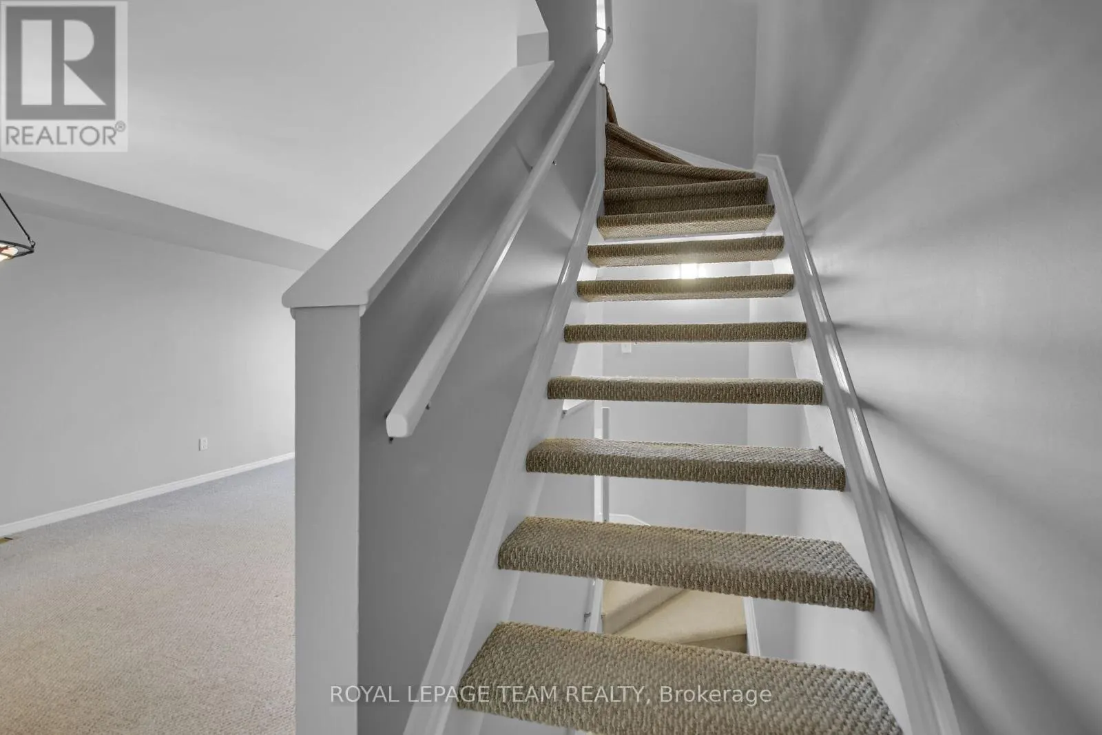 89 THORNBURY CRESCENT