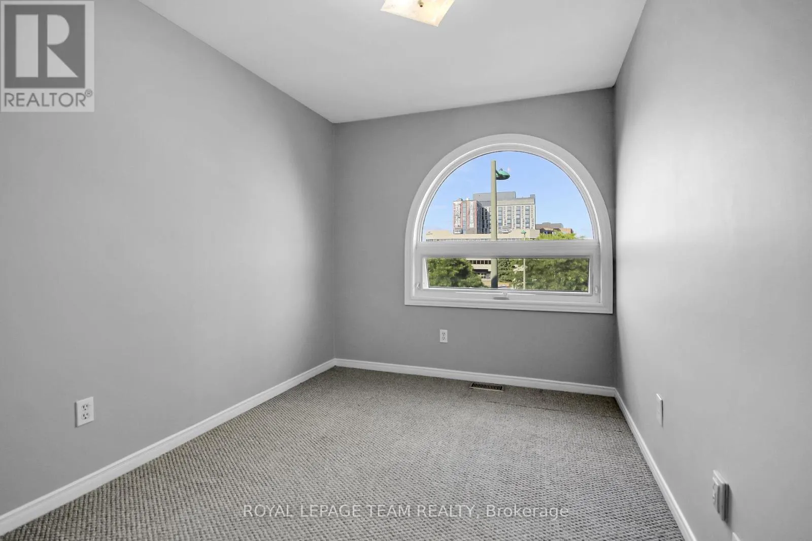 89 THORNBURY CRESCENT