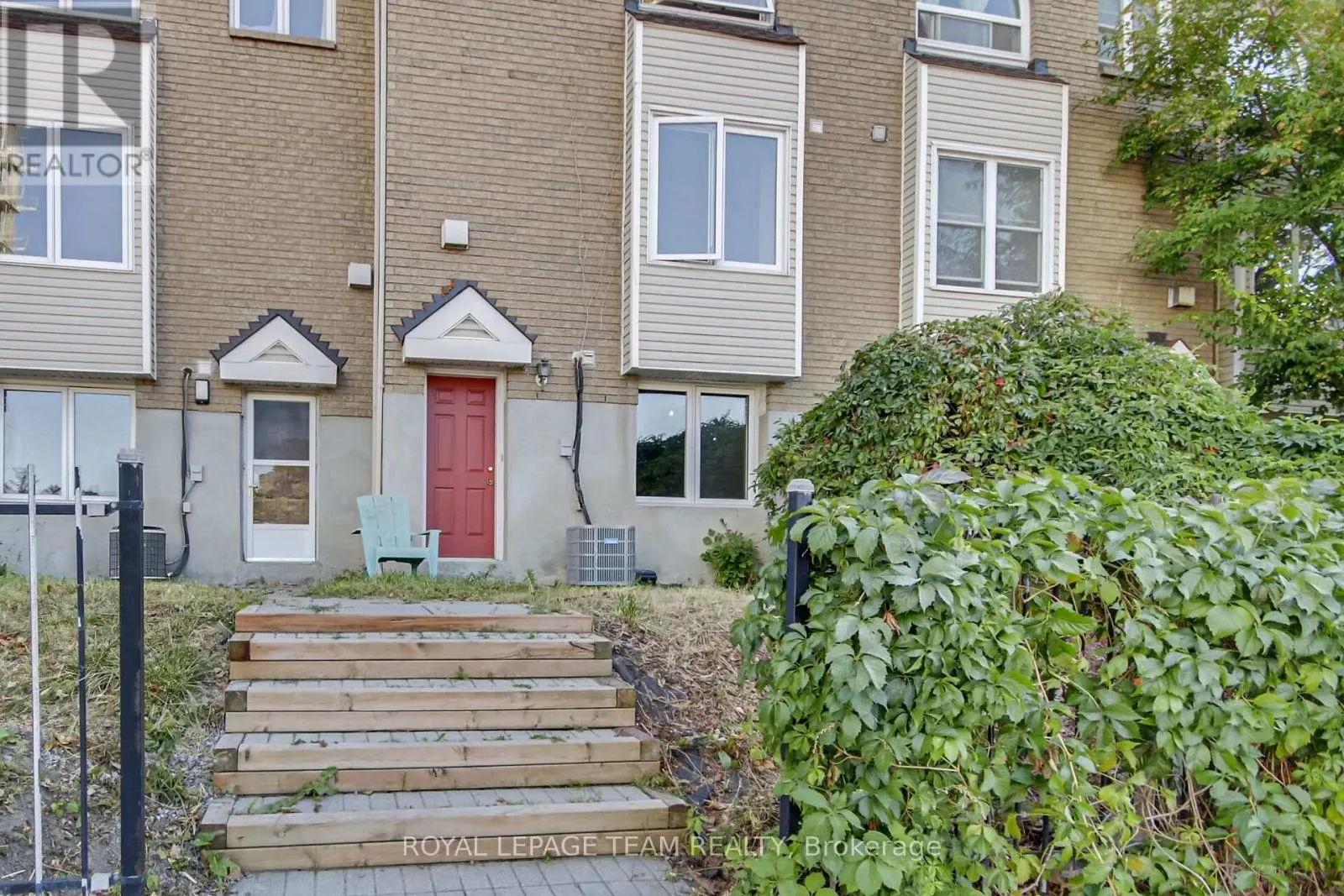 89 THORNBURY CRESCENT