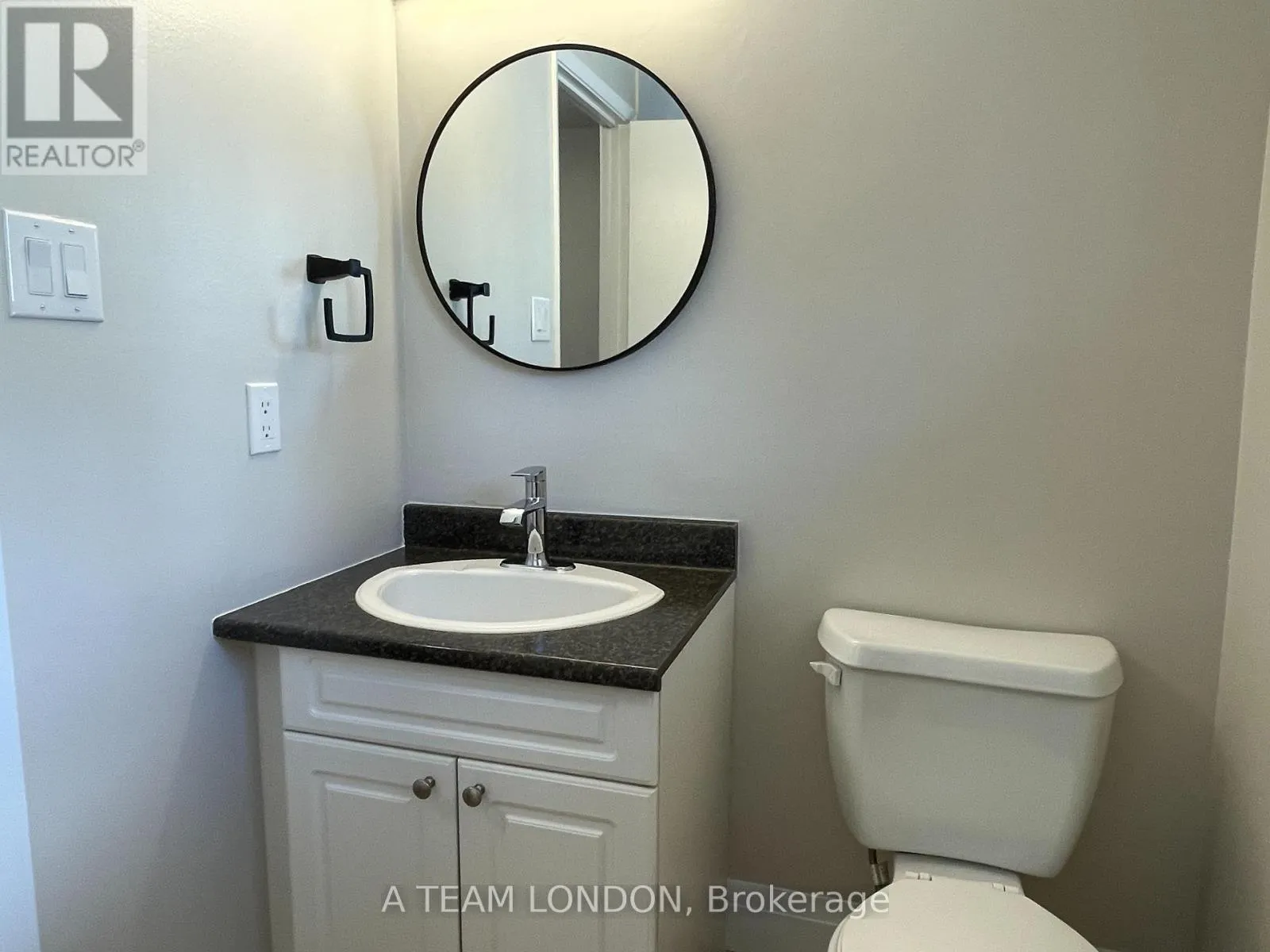 39 - 35 WATERMAN AVENUE, #39