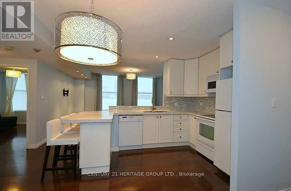608 - 36 JAMES STREET S