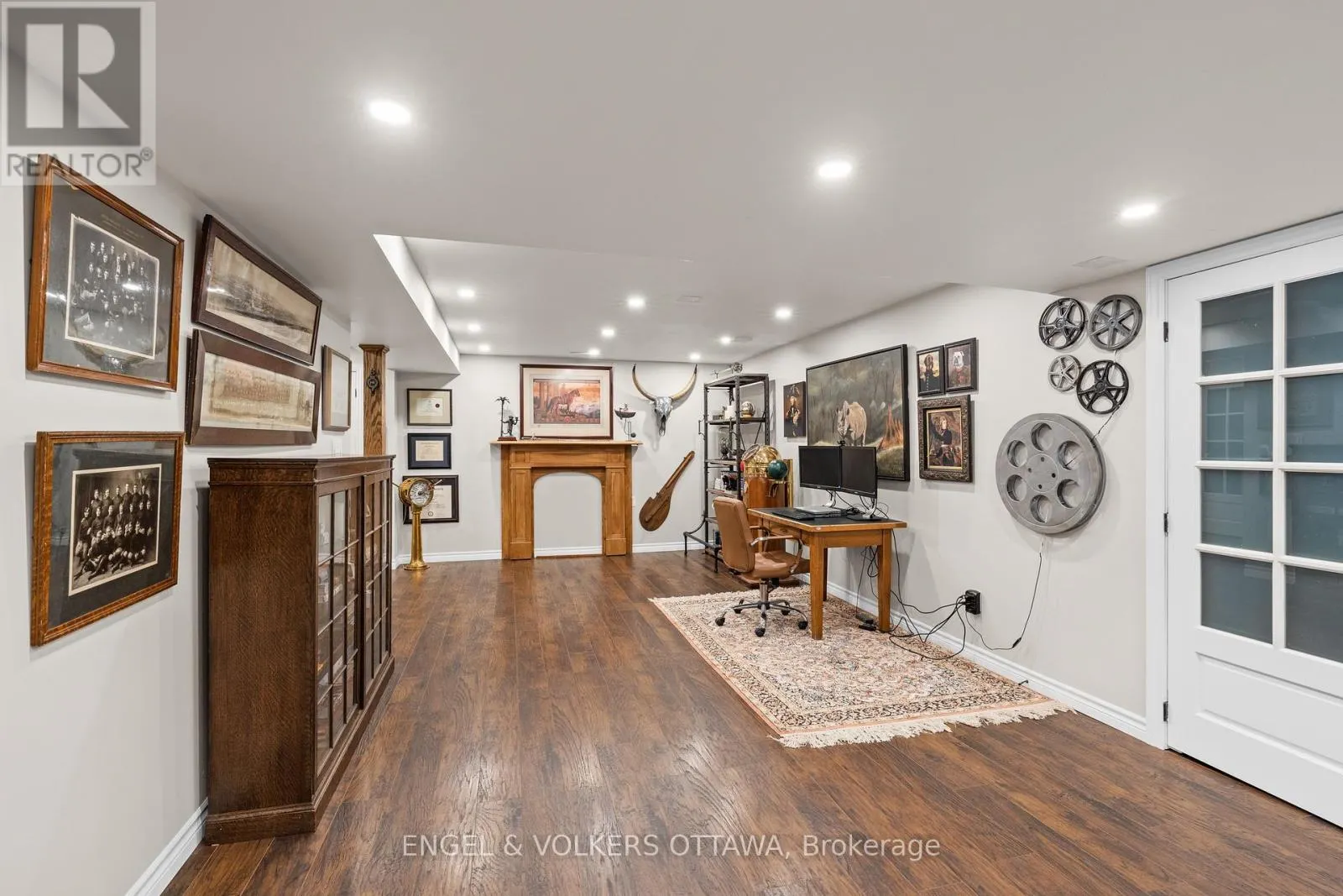 5557 PETTAPIECE CRESCENT