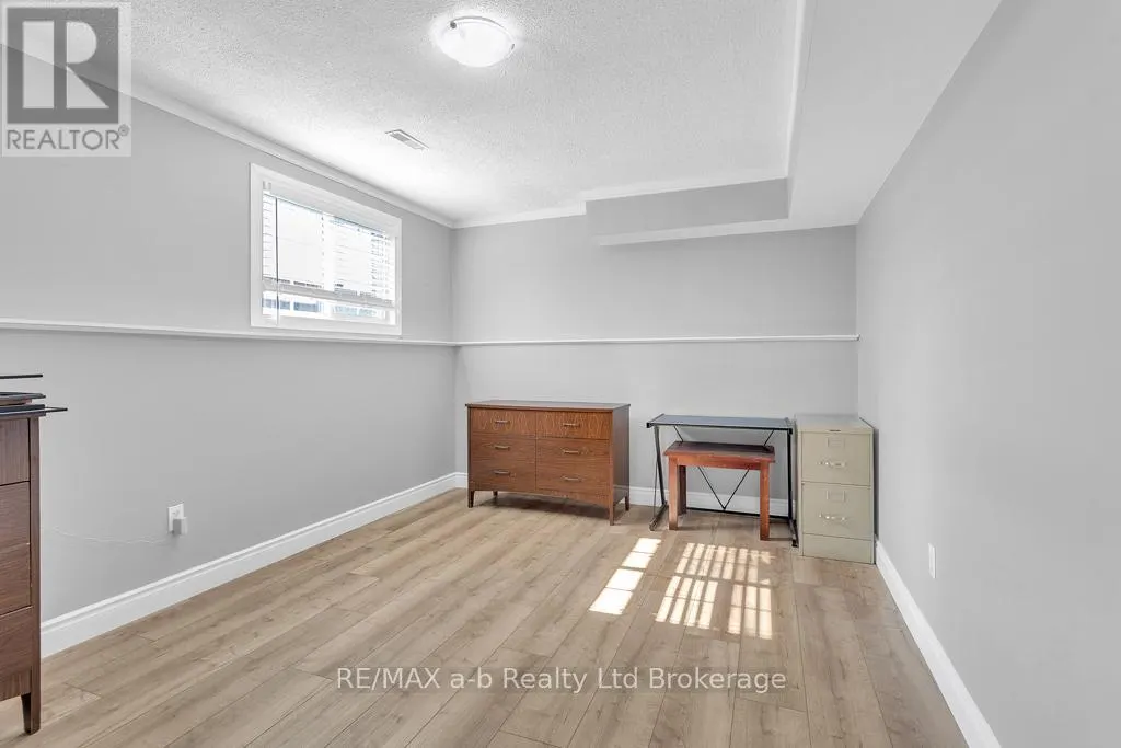 72 PONSFORD PLACE