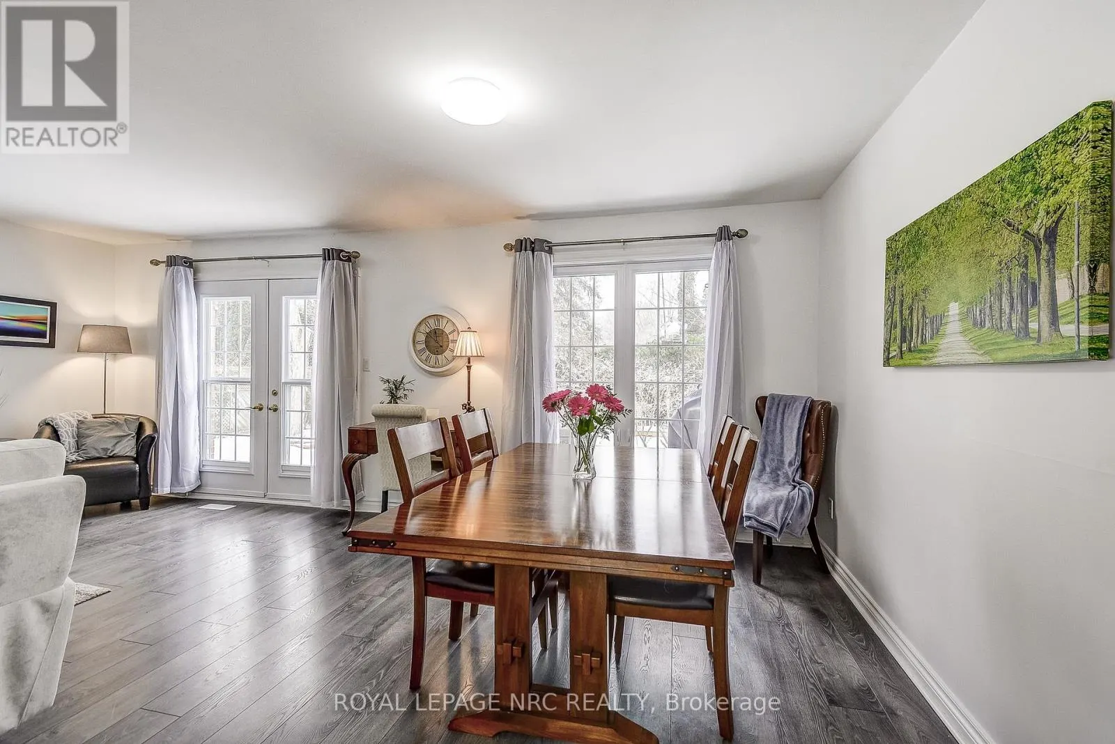 32 THE PROMENADE ROAD