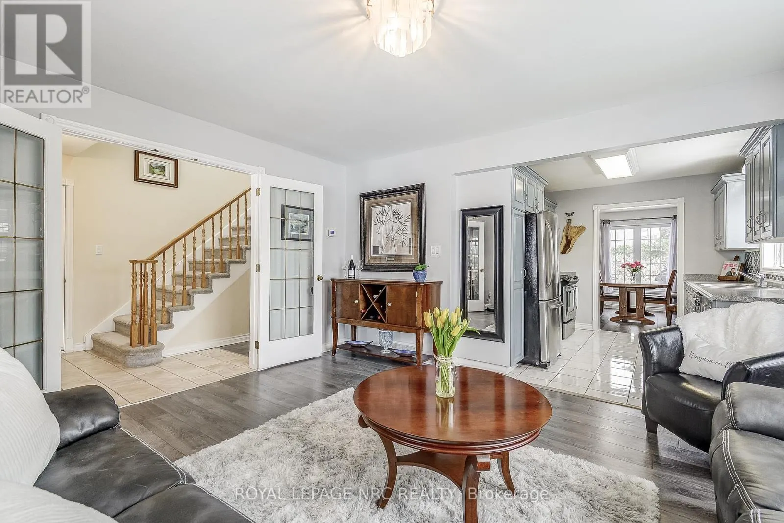 32 THE PROMENADE ROAD