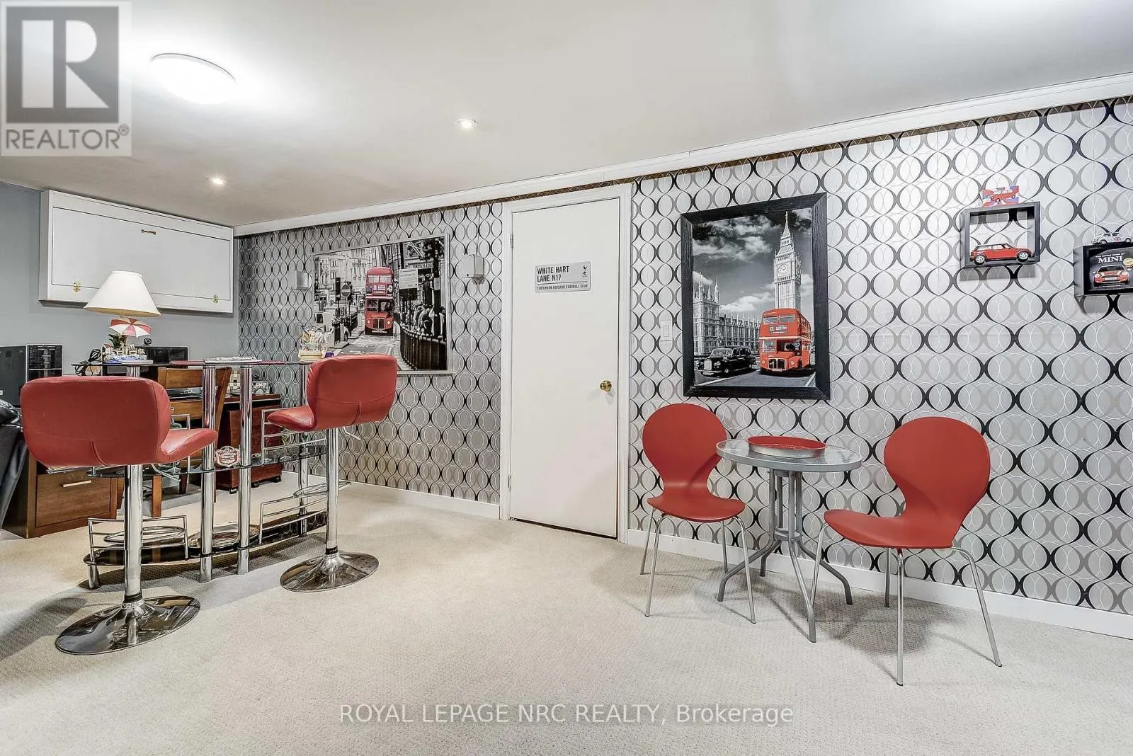 32 THE PROMENADE ROAD