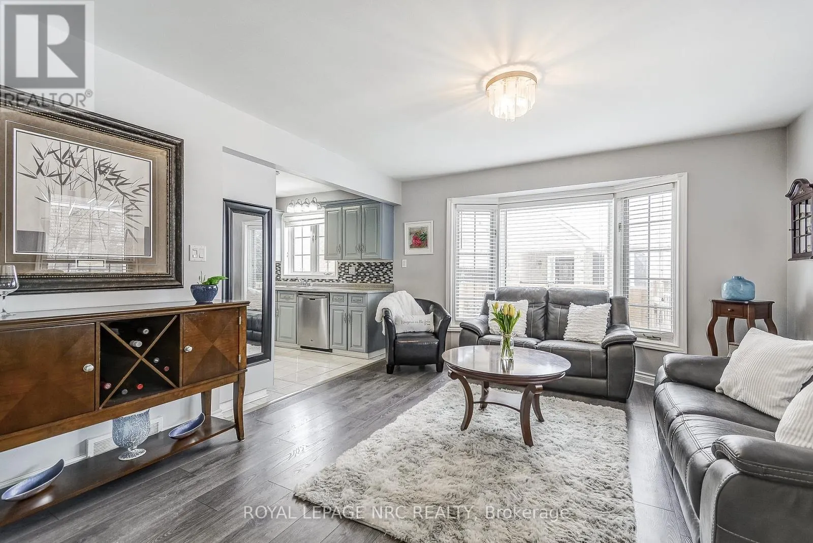 32 THE PROMENADE ROAD